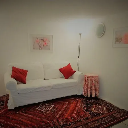 Souterrain-wohnung In Gepflegter * Solingen