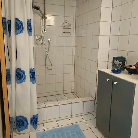 Souterrain-wohnung In Gepflegter